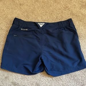 Columbia Womens PFG shorts size 8 Navy Blue
